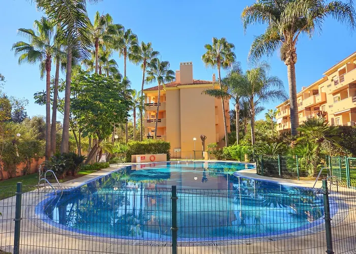 Three Bedroom In Chapas マルベーリャ