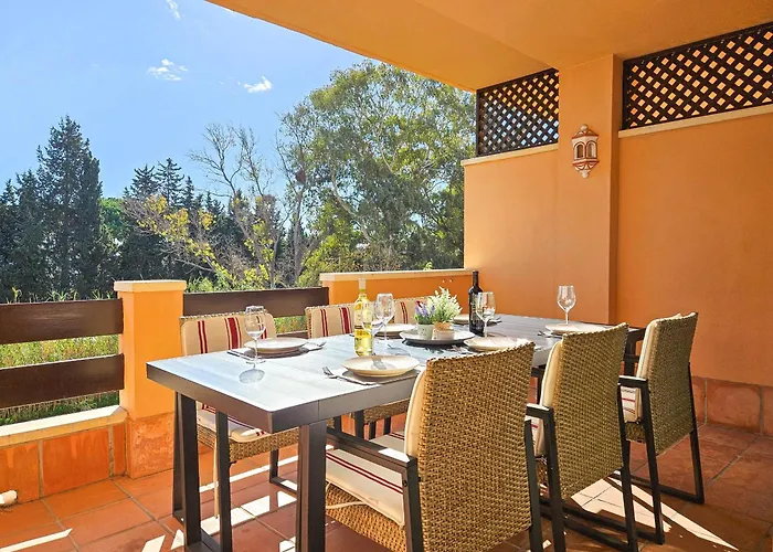 アパート Three Bedroom In Chapas マルベーリャ